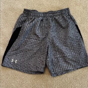 Under Armour Men's Patterned Gray and Black Athletic Shorts